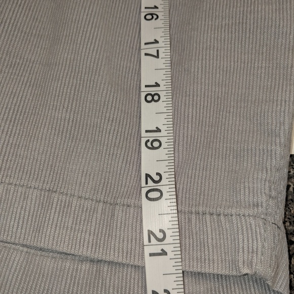 Gap 1969 Fog Grey Surf Short - Picture 7 of 7